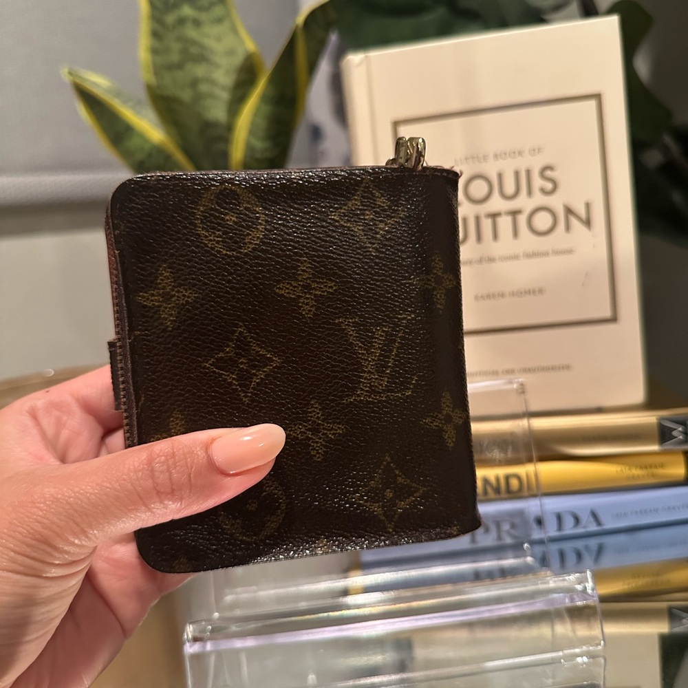 Louis Vuitton Monogram Wallet & COA - Picture 7 of 14